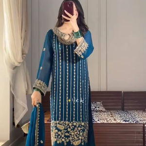 Conjunto de Kurta/Kurti y Dupatta de Diseño Premium para Mujer, en Terciopelo Viscoso Puro con Bordado Intenso, Estilo Moderno - Product Image 1