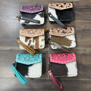 Monedero Pequeño de Cuero Personalizado con Diseño Floral 2025, Hecho a Mano, con Correa para la Muñeca, Piel de Vaca con Pelo, Monedero Mini de Cuero Genuino - Product Image 4