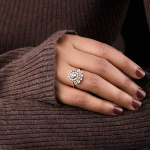 Anillo de Diamantes de Oro con Diseño Abstracto o en Espiral Purecarat - Product Image 2