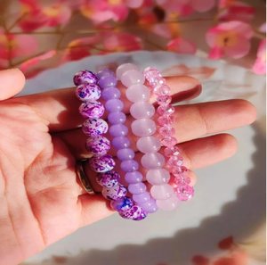 ชุดกำไลข้อมือลูกปัดแก้วสีม่วงลายหินอ่อนสุดงดงามและสีชมพูโปร่งแสง จำหน่ายในราคาขายส่ง - Product Image 1