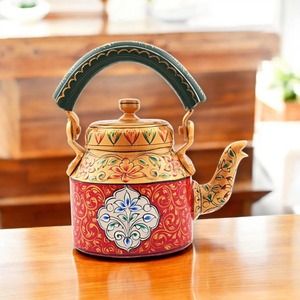 Tetera de Metal Pintada en Rojo Dorado al por Mayor con Medallón Floral, Artefacto Decorativo Tradicional, Coleccionable Cultural, Artesanía de Mesa - Product Image 3