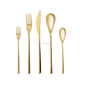 Ensemble de couverts en métal élégant avec finition miroir créant une table luxueuse pour les mariages, les fêtes et les événements spéciaux - Product Image 1