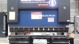 Presse plieuse hydraulique CNC, équipement de pliage de tôles de précision, système de formage de tôles d'acier industriel - Product Image 2