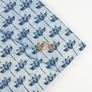 Tissu 100% coton imprimé à la main au bloc, motif floral lotus indigo, artisanal, traditionnel, écologique et respirant - Product Image 4