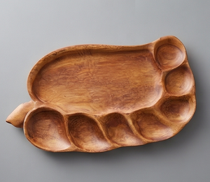 Plateau de service en bois de qualité supérieure, forme irrégulière, design moderne poli, couleur unie, parfait pour des dîners élégants - Product Image 4