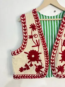 Chaleco de terciopelo color marfil Suzani para mujer, chaleco rojo con bordado floral a mano, estilo bohemio étnico, sin mangas. - Product Image 2