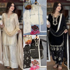 Ensemble de soirée de créateur en satin de verre pur, comprenant un haut et un pantalon palazzo avec dupatta, orné de broderies, de sequins et de motifs de rivets et de perles, style Kameez. - Product Image 4
