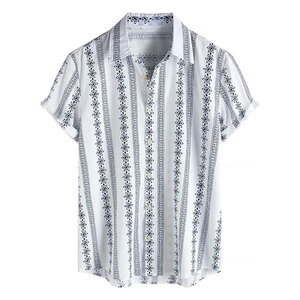 Chemise hawaïenne élégante pour homme, imprimé feuilles exotiques, boutonnée, idéale pour la plage, les vacances, les activités de plein air et les tenues décontractées. - Product Image 1