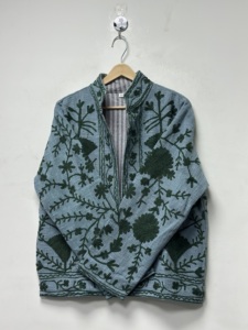Veste réversible en coton pur, écologique, à manches longues, à fleurs, vintage, style Suzani, avec broderies indiennes, unisexe, taille unique - Product Image 1