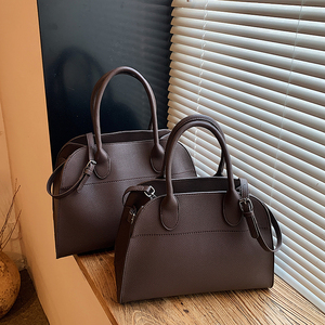 Sac Boston Classique pour Femme en Cuir Véritable avec Poignée Supérieure, Fermeture à Rabat, Bandoulière Amovible, Texture Saffiano, Sac Fourre-Tout Noir - Product Image 5