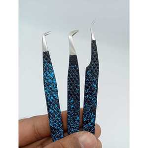 Pinzas para Pestañas de Acero Inoxidable con Punta de Precisión para una Colocación Precisa de las Pestañas, Hechas en Pakistán - Product Image 1