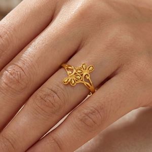Anillo de Oro con Diseño de Mariposa Arabescada, Anillo de Oro de Lujo con Diseño de Mariposa Calada para Mujer, Anillo Ajustable Moderno para Uso Diario - Product Image 2