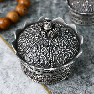 Boîte de rangement en métal design, accent décoratif haut de gamme par Tradebyd - Product Image 5