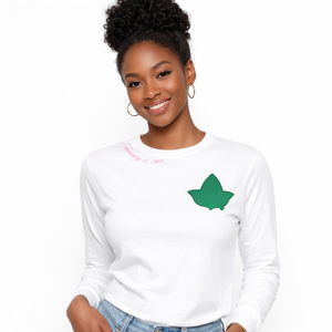 Camiseta blanca con letras griegas de AKA Sorority Inc para mujer, camiseta informal con cuello redondo, ajuste cómodo de primera calidad - Product Image 1