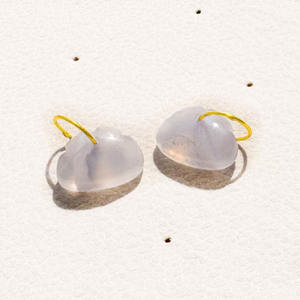 Pendentif Nuage en Agate Bleue Faite à la Main avec Anneau de Liaison Plaqué Or, Breloque de Guérison en Pierre Précieuse pour Collier, Cadeau de Saint-Valentin - Product Image 1