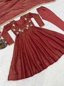 Ropa Étnica India y Pakistaní al por Mayor, Conjunto de Kurti Moderno de Diseñador, Lehenga Nupcial, Vestido Anarkali, Vestido de Fiesta, Crepé de Seda Natural Pesado - Product Image 4