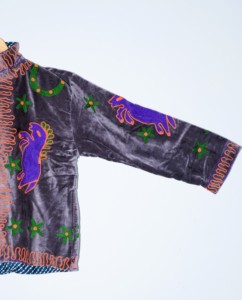 Chaqueta de Mujer Bordada en Terciopelo Transpirable Hecha a Mano, Prenda Exterior Chic de Invierno, Regalo Único para Ella - Product Image 3