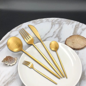 Ensemble de couverts de qualité supérieure aux tons chauds, magnifiquement fabriqué par des artisans indiens, nouvelle collection de vaisselle. - Product Image 4