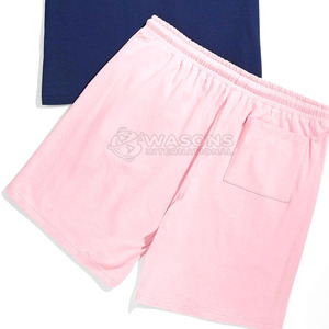 Conjunto de camiseta y pantalones cortos para hombre, material ligero, diseño transpirable, ideal para entrenamiento en el gimnasio y actividades al aire libre. - Product Image 3