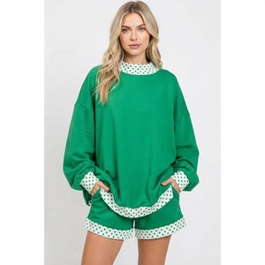 Ensemble confortable et personnalisé pour femme : sweat-shirt à col montant et manches longues, et short assorti – Tenue décontractée et confortable pour tous les jours, ensemble deux pièces - Product Image 2