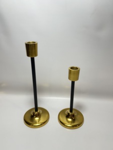 Candelabros Modernos de Aluminio Dorado de Dos Tonos, Par de Portavelas Cónicos con Base Negra, Decoración para Mesa de Comedor, Venta al Por Mayor - Product Image 1
