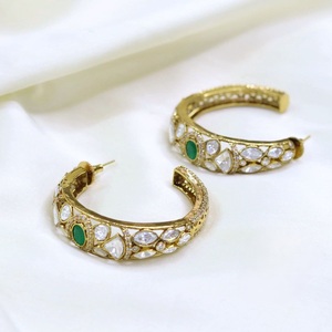 Boucles d'oreilles créoles en laiton plaqué or de qualité supérieure, ornées de zircons, pour femme, idéales pour les soirées et la mode tendance - Product Image 2