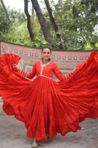 Vestido Romano de Diseñador con Volantes y Encaje Espejo, con Estampado y Encaje Dorli, Dupatta de Muselina - Product Image 3