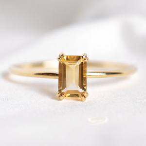 Anillo de Plata de Ley con Citrino en Corte Baguette |   Anillo de banda lisa con piedra preciosa de citrino natural para mujer - Product Image 1