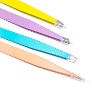 Juego de Pinzas para Cejas RMI de 4 Colores Diferentes, con Punta Plateada y 4 Puntas Diferentes, y Estuche Magnético Blanco - Product Image 2