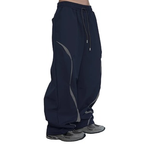 Jogging cargo streetwear surdimensionné pour hommes, pantalon de survêtement en molleton multipoches, pantalon ample en coton avec logo personnalisé - Product Image 1