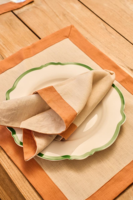Napperons et serviettes en lin modernes faits main avec ourlets festonnés – Durables et écologiques pour anniversaires, mariages, tables d'été et événements en plein air