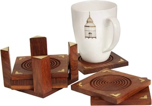 Posavasos de madera hechos a mano para tazas, vasos, ollas calientes y vajilla, de la India. - Product Image 3
