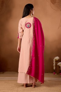 Elegante Conjunto de Vestido Anarkali de Seda Romana Bordada para Mujer |   Colección Boutique |   Exportación Global de Moda B2B - Product Image 5