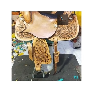 Selle de cheval Western en cuir tanné noir, motif floral gravé à la main, pour barrel racing, avec conchos floraux, assise rembourrée souple, fixation SS, 10"-18" - Product Image 2