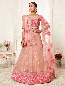 Ensemble Lehenga Choli de mariage rose poudré, robe courte à manches courtes en filet brodée de sequins et de Zari, coupe trapèze, avec dupatta en filet pour demoiselle d'honneur - Product Image 1