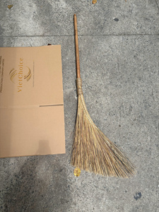 Balai écologique en fibres de coco avec manche en bois d'acacia pour le nettoyage extérieur des écuries de chevaux Vietchoice - Product Image 6