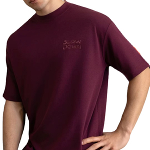 T-shirt uni haut de gamme pour hommes, en coton, col rond, manches courtes, décontracté, basique, couleur unie, design minimaliste avec logo, confortable, tissu doux - Product Image 1