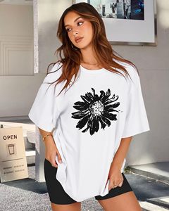 T-shirt femme surdimensionné 100 % coton imprimé DTF, col rond, manches courtes, ample et confortable pour l'été - Product Image 3