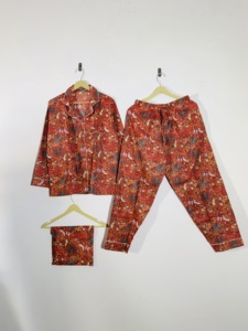 ชุดนอนผ้าฝ้ายลายเพสลีย์สีแดง |   ชุดนอนพิมพ์ลายสำหรับผู้หญิง - Product Image 2