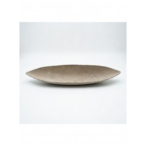 Plateau de service en métal moulé haut de gamme pour décoration intérieure moderne, design feuille longue et étroite gravée, centre de table pour plantes de Noël - Product Image 1