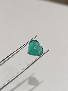 Esmeralda Zambiana en Forma de Corazón de 5.24 Ct, Gema Suelta Verde Natural para Anillos, Colgantes y Suministro al por Mayor - Product Image 4