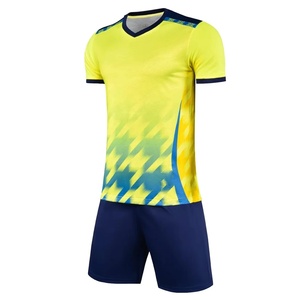 Vêtements de football unisexes pour adultes en gros, ensemble de football noir, logo personnalisé, impression numérique, jersey de haute qualité 100% polyester/coton - Product Image 3