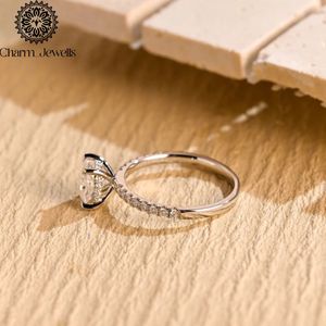 Anillo de Compromiso Charm_Jewells para Mujer con Moissanita Corte Cojín, Plata 925 con Baño de Rodio, Engaste de Garras, Estilo Clásico, Certificado IGI - Product Image 4