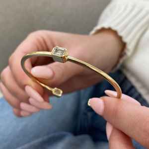 Elegante Brazalete de Oro Amarillo de 14K con Diamante Corte Esmeralda de 1.00CT Cultivado en Laboratorio E VVS2, Joyería Fina Minimalista para Novia, Regalo de Aniversario - Product Image 5