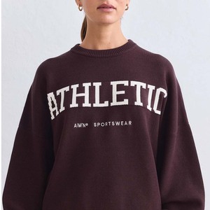 Sudadera de punto extragrande con cuello redondo y estampado de letras en la parte delantera para mujer, pantalones blancos color granate, estilo casual de otoño - Product Image 6