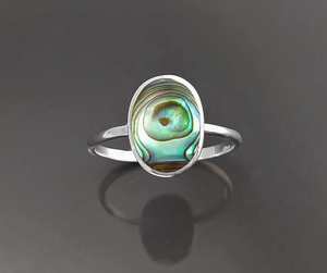 แหวนรูปไข่แบนประดับเปลือกหอยเป๋าฮื้อแท้ สีรุ้งสะท้อนแสง ดีไซน์เรียบง่าย ทำจากเงินแท้ - Product Image 2