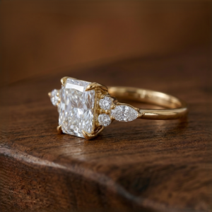 Bague de fiançailles en or 14 carats avec diamant VS1 E, taille radiant certifié IGI, cultivé en laboratoire, avec accent marquise et rond, pour anniversaire et mariage - Product Image 6