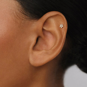 Zisma 14K <b>Gold</b> Flower Lab Grown Diamond Labret Internal Threaded <b>Flat</b> <b>Back</b> Snowflake Cluster Piercing Stud IGI Diamond Factory - Product Image 2