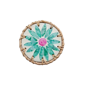 Posavasos de Ratán Tejido a Mano Estilo Isleño - Incrustaciones de Madreperla Iridiscente - Adorno Exótico para Mesa - Product Image 2