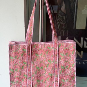 Sac fourre-tout matelassé en coton fait main indien avec fermeture éclair, style vintage tendance, cadeau personnalisé, pour la plage, les voyages, portable avec chaîne - Product Image 2